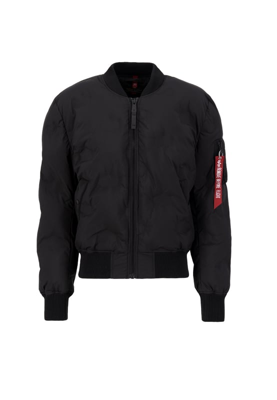 De MA-1 Emb. Logo Puffer Bomberjack heeft een gewatteerd design met een reliëflogo op de borst. De jas heeft een regular fit en biedt veel draagcomfort. De mouwzak en het RBF Tag maken de typische Alpha-look compleet.