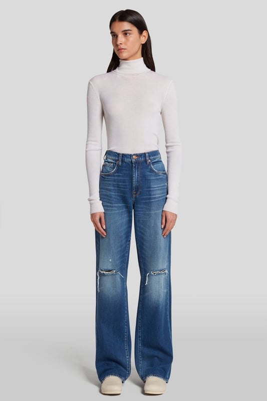 Damen  Die Tess Trouser ist vom Stil der 90er inspiriert, davon zeugen der hohe Bund, das gerade Bein und der coole Relaxed Fit. Diese Saison sind die beliebten Jeans wieder da: in dunkelblauem Denim mit Bleicheffekten und Used-Details für einen Vintage-Look. Tragen Sie dazu ein Feinstrickoberteil und Clogs. Die Jeans von 7 For All Mankind werden aus Premiumstoffen hergestellt.