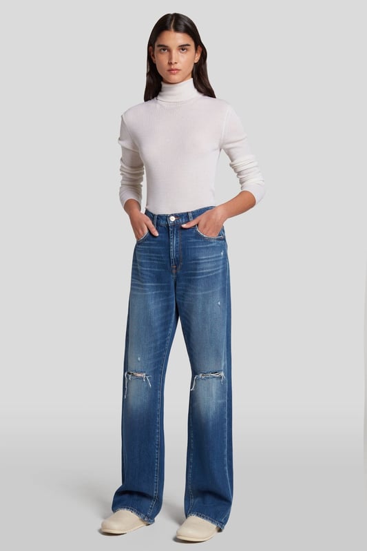 Damen  Die Tess Trouser ist vom Stil der 90er inspiriert, davon zeugen der hohe Bund, das gerade Bein und der coole Relaxed Fit. Diese Saison sind die beliebten Jeans wieder da: in dunkelblauem Denim mit Bleicheffekten und Used-Details für einen Vintage-Look. Tragen Sie dazu ein Feinstrickoberteil und Clogs. Die Jeans von 7 For All Mankind werden aus Premiumstoffen hergestellt.