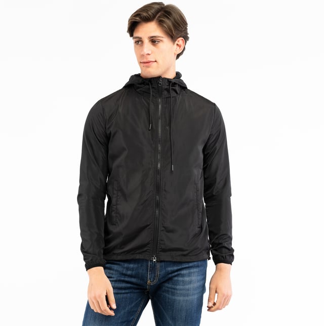 Entdecken Sie die Oberbekleidung von BIKKEMBERGS: die ideale Jacke für alle, die Funktionalität, Komfort und einen Hauch von Biss suchen.