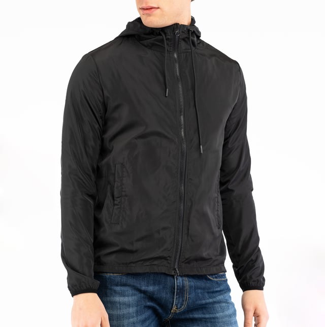 Entdecken Sie die Oberbekleidung von BIKKEMBERGS: die ideale Jacke für alle, die Funktionalität, Komfort und einen Hauch von Biss suchen.