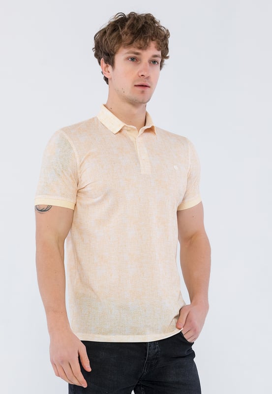 Poloshirt Kurzarm Alejandro Entdecken Sie den Inbegriff modernen Stils mit der Felix Hardy Polo-T-Shirt-Kollektion. Aus hochwertigen Materialien gefertigt, verkörpert jedes Poloshirt eine Mischung aus Raffinesse und Komfort. Diese Hemden, die als Grundnahrungsmittel in der Garderobe stilvoller Individuen konzipiert sind, bestehen aus hochwertiger Baumwolle und anderen natürlichen Stoffen und sorgen für ganztägigen Komfort. Elegante Details und akribische Handwerkskunst spiegeln Felix Hardys Engagement für Handwerkskunst und Design wider. Geeignet sowohl für den Alltag als auch für besondere Anlässe, verbinden diese Poloshirts mühelos Stil und Komfort. Die Felix Hardy Polo-T-Shirt-Kollektion bietet Optionen, die den Geschmack und die Vorlieben jedes Einzelnen widerspiegeln und seinen einzigartigen Stil zum Ausdruck bringen.