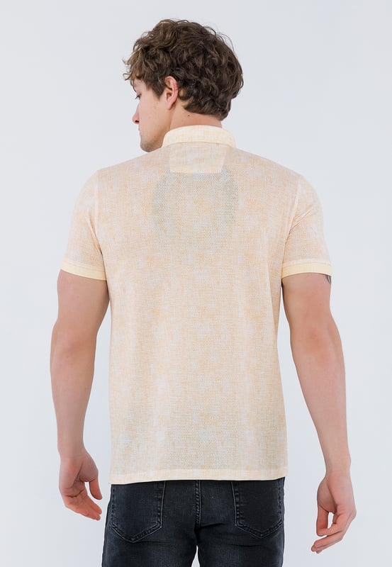 Poloshirt Kurzarm Alejandro Entdecken Sie den Inbegriff modernen Stils mit der Felix Hardy Polo-T-Shirt-Kollektion. Aus hochwertigen Materialien gefertigt, verkörpert jedes Poloshirt eine Mischung aus Raffinesse und Komfort. Diese Hemden, die als Grundnahrungsmittel in der Garderobe stilvoller Individuen konzipiert sind, bestehen aus hochwertiger Baumwolle und anderen natürlichen Stoffen und sorgen für ganztägigen Komfort. Elegante Details und akribische Handwerkskunst spiegeln Felix Hardys Engagement für Handwerkskunst und Design wider. Geeignet sowohl für den Alltag als auch für besondere Anlässe, verbinden diese Poloshirts mühelos Stil und Komfort. Die Felix Hardy Polo-T-Shirt-Kollektion bietet Optionen, die den Geschmack und die Vorlieben jedes Einzelnen widerspiegeln und seinen einzigartigen Stil zum Ausdruck bringen.