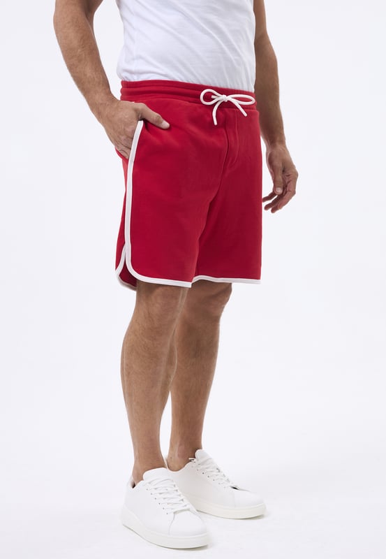 Die Felix Hardy Herrenshorts vereinen Komfort und Stil und sind die ideale Wahl für legere Tage bei warmem Wetter. Aus einem leichten, atmungsaktiven Stoff gefertigt, bieten diese Shorts hervorragenden Tragekomfort und Langlebigkeit für den täglichen Gebrauch. Der mittelhohe Bund und die taillierte Passform sorgen für eine moderne, schmeichelhafte Silhouette, während das flexible Design Bewegungsfreiheit ermöglicht. Mit praktischen Seiten- und Gesäßtaschen sind diese Shorts sowohl funktional als auch stilvoll. Ob für einen entspannten Tag unterwegs oder lockere Treffen – diese Shorts sind eine vielseitige Ergänzung für jede Garderobe und bieten einen raffinierten, dennoch legeren Look.