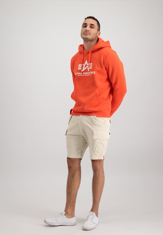 The Airman Short is a versatile and stylish garment. It is crafted from a cotton twill blend with a touch of elastane for stretch, featuring a slim fit and cargo pockets for a practical touch. The small Alpha Industries logo on the side pocket adds a subtle branding detail.