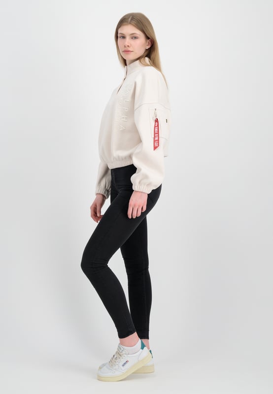 The EMB HC OS Sweater for women by ALPHA INDUSTRIES is a comfortable sweatshirt featuring a cool logo print design. The oversized fit and unlined construction provide a light wearing experience, while the long sleeves accommodate every movement. An absolute must-have for all Alpha fans!