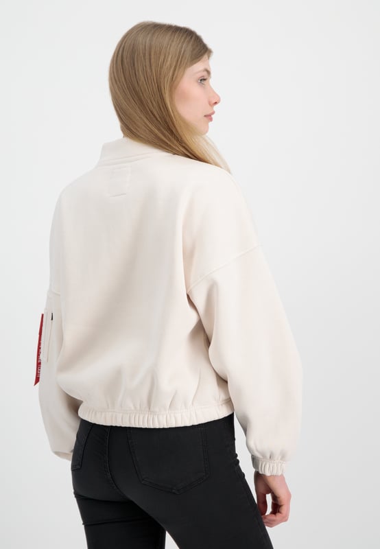 The EMB HC OS Sweater for women by ALPHA INDUSTRIES is a comfortable sweatshirt featuring a cool logo print design. The oversized fit and unlined construction provide a light wearing experience, while the long sleeves accommodate every movement. An absolute must-have for all Alpha fans!