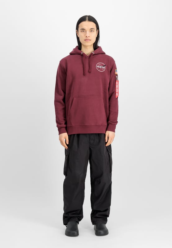 Space Shuttle SMU Hoodie The Space Shuttle Hoodie from ALPHA INDUSTRIES is a stylish hooded sweatshirt for men. Featuring a practical kangaroo pocket, a shell made of 80% cotton and 20% polyester, and a striking logo print pattern, this long-sleeved hoodie is a must-have for all Alpha enthusiasts.