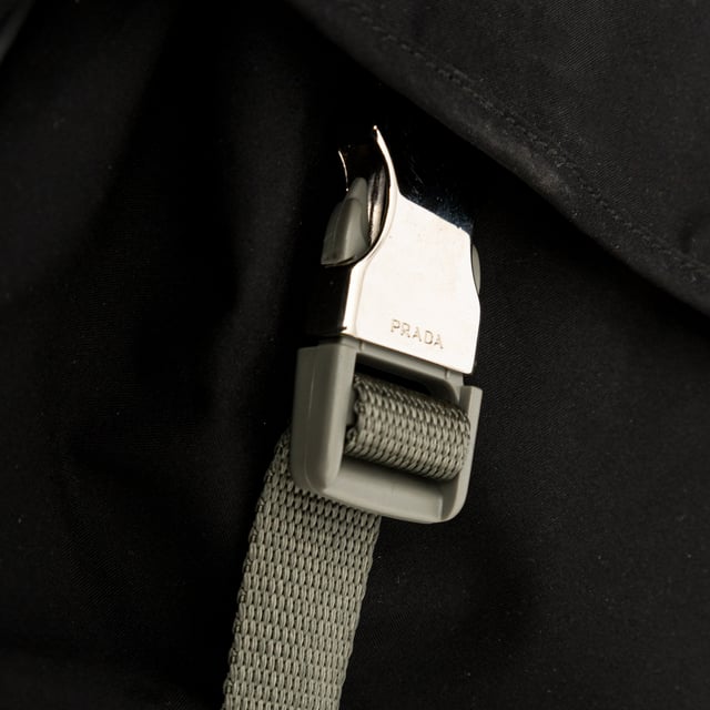 VINTAGE, RRP AS NEW
This sporty messenger bag from Prada features silver-tone hardware, an adjustable shoulder strap, three exterior pockets, nylon lining, and dual buckle closure at the front. Measurments:  width: 965 mm height: 812 mm