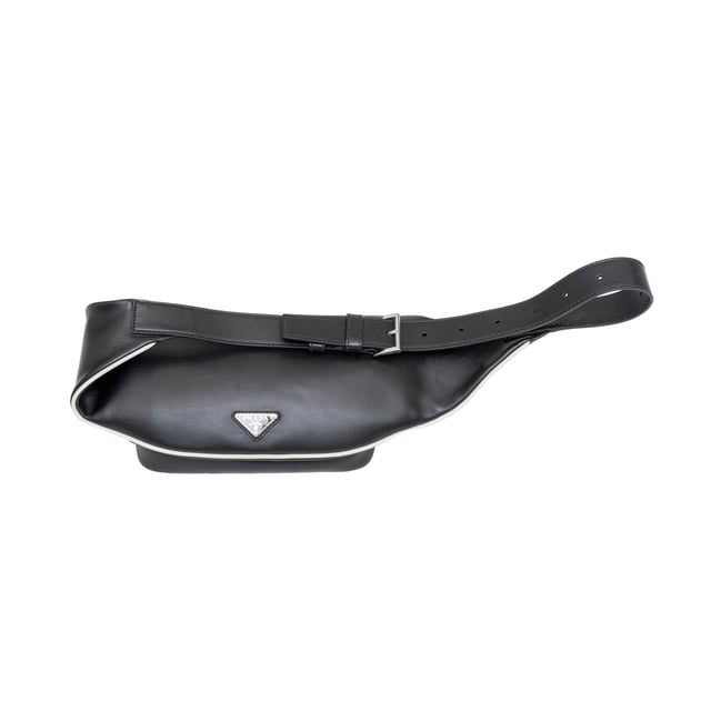 Prada Ledergürteltasche – 10er Empfohlener Verkaufspreis
Lieferumfang: Staubbeutel
Gesicherte Echtheit: Dieses Produkt wird von einem renommierten und vertrauenswürdigen Partner geliefert.
Mit diesem Kauf bewahren Sie ikonische Handwerkskunst, würdigen Traditionen und genießen die Schönheit des bewussten Einkaufens. Maße: Breite: 762 mm, Höhe: 381 mm, Armbandlänge: 84–112 mm