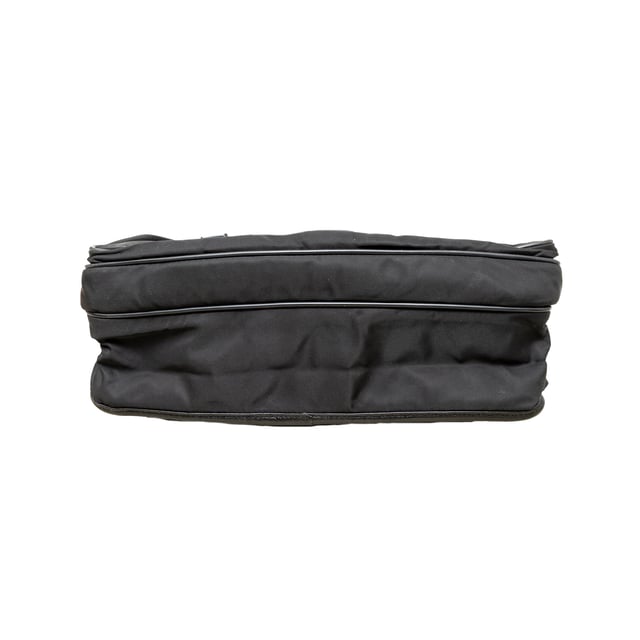 VINTAGE, RRP AS NEW
This black re-nylon messenger bag with trim features dual buckle closures on pockets, a side lock, and an enamel triangle signature brand emblem for a sleek finish.
Inclusion: dust bag
Remarks: there are some signs of wear on the hardware. Measurments:  width: 965 mm height: 812 mm