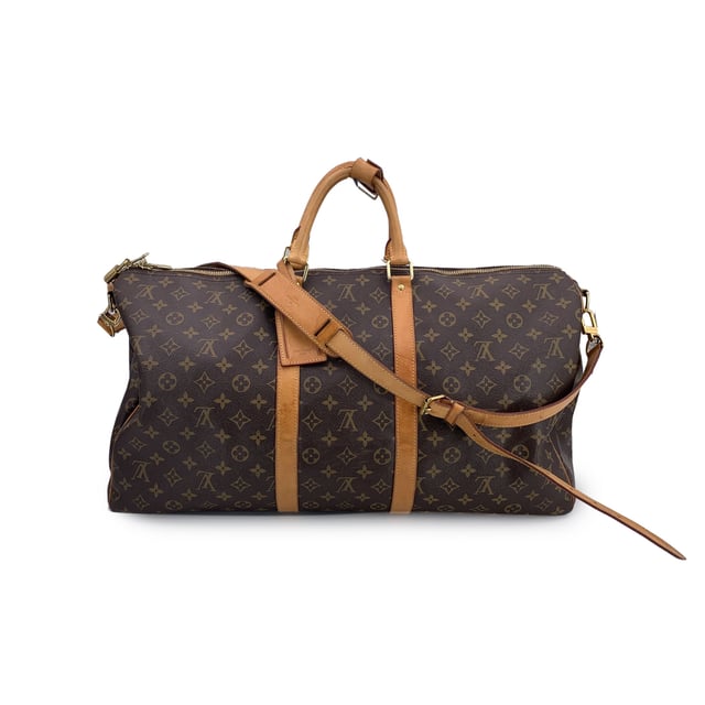 VINTAGE, RRP AS NEW
For the true traveler at heart, the Louis Vuitton Keepall 55 Bandoulière, is more than just a bag-it's a companion built for adventure, designed with timeless elegance and unmistakable heritage. Crafted in Louis Vuitton's signature Monogram canvas and elevated with natural cowhide leather trim, this model strikes the perfect balance between classic luxury and modern edge.  Its generous size makes it ideal for a weekend escape, while thoughtful Condition Rating: B - VERY GOOD CONDITIONCondition Details: Gently used. Some normal wear of use on bottom corners. Some normal wear and light darkness of use on leather trim. Minimal marks on canvas (light brown marks). Padlock is included (but no keys). Please check the photos carefully and ask if you need to know more details or if you have any doubts.Measurements (cm):Depth: 25.4Height: 29.2Length: 55.2Other Details: Dustbag? NoKeys? n.a.Box? No Measurments:  width: 254 mm length: 552 mm height: 292 mm