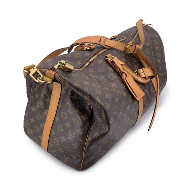 VINTAGE, RRP AS NEW
For the true traveler at heart, the Louis Vuitton Keepall 55 Bandoulière, is more than just a bag-it's a companion built for adventure, designed with timeless elegance and unmistakable heritage. Crafted in Louis Vuitton's signature Monogram canvas and elevated with natural cowhide leather trim, this model strikes the perfect balance between classic luxury and modern edge.  Its generous size makes it ideal for a weekend escape, while thoughtful Condition Rating: B - VERY GOOD CONDITIONCondition Details: Gently used. Some normal wear of use on bottom corners. Some normal wear and light darkness of use on leather trim. Minimal marks on canvas (light brown marks). Padlock is included (but no keys). Please check the photos carefully and ask if you need to know more details or if you have any doubts.Measurements (cm):Depth: 25.4Height: 29.2Length: 55.2Other Details: Dustbag? NoKeys? n.a.Box? No Measurments:  width: 254 mm length: 552 mm height: 292 mm