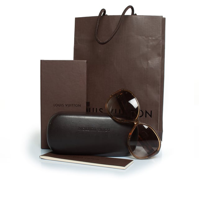 VINTAGE, RRP AS NEW
Louis Vuitton Soupcon oversize glitter sunglasses The item is in very good condition and comes with case box booklets and shopping bag