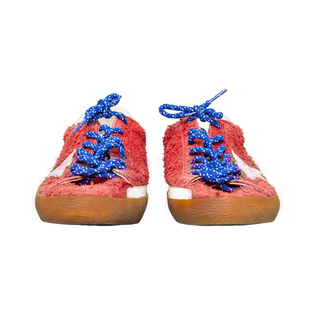 Empfohlener Verkaufspreis
Weiche, rote Wildleder-Sneaker mit Felleffekt, silbernen Verzierungen, Sternenakzenten und blauer Schnürung im Low-Top-Design für einen auffälligen Look.

Anmerkungen: Es sind einige Mängel vorhanden. Maße: Länge: 285 mm