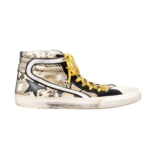 Empfohlener Verkaufspreis
Golden Goose High Top Sneaker mit Used-Look, bedrucktem Schlangenleder und gelber Schnürung mit Markenemblem für einen mutigen Streetstyle. Maße: Länge: 762 mm