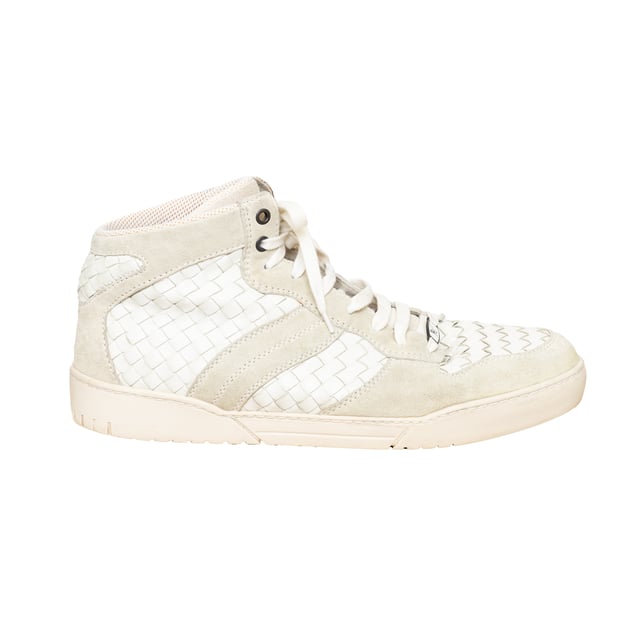 VINTAGE, RRP AS NEW
Elevate your casual style with Bottega Veneta Intrecciato Leather Sneakers. Made with grey suede and white leather, these high top sneakers feature the iconic intrecciato leather design for a touch of brand emblem. With a lace up vamp, they are perfect for any outfit.
Remarks: There are some signs of wear. The size is not indicated, fits like a IT 44. Measurments:  length: 746 mm