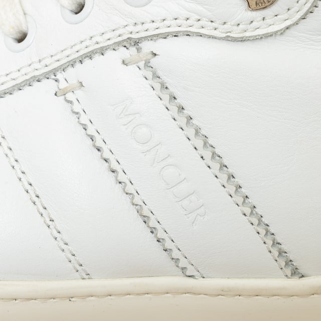VINTAGE, RRP AS NEW
Elevate your leisure wear with Moncler Lyon High Top Sneakers. Crafted from supple white leather, these sneakers offer luxurious comfort while maintaining a casual look. Featuring discrete branding on the tongue and heel, these high-top trainers are the epitome of elevated sportswear.
Inclusion: dust bag.
Remarks: There are some stain spots inside and some signs of wear.  Measurments:  length: 746 mm