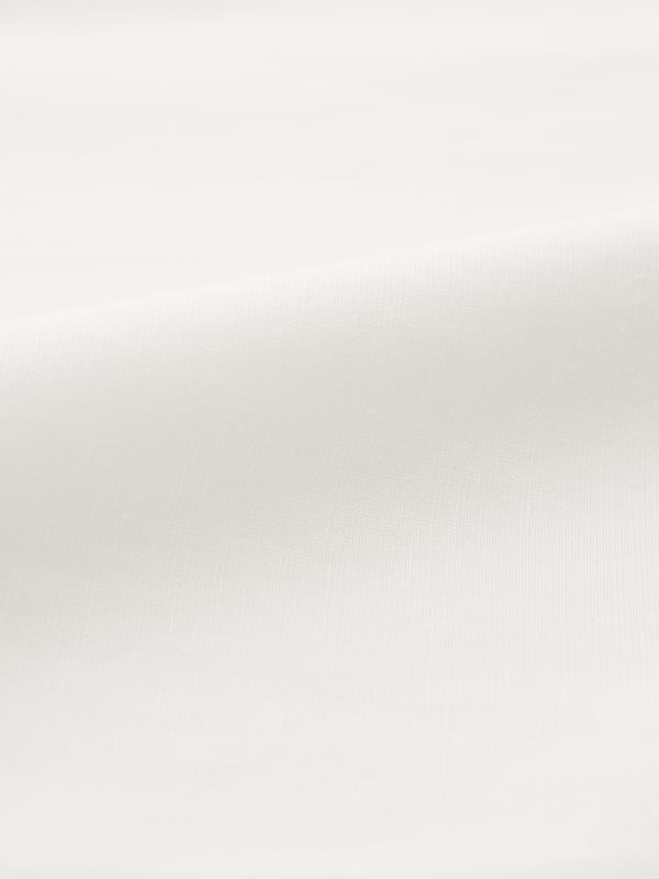 This flattering shirt features a slightly swing shape due to the deep box pleat detail at the back. With a curved hem, which is slightly longer at the back for more coverage, and cropped three-quarter-length sleeves with wide cuffs, the silhouette is clean and modern. The shirt collar, full-length button-through placket, and buttons made from Corozo nut complete the shirt.
