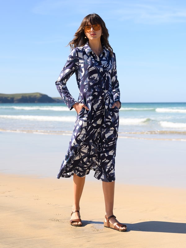 This collared shirt dress features a neat fit and midi length, offering a refined yet relaxed silhouette. With coconut buttons adding a natural touch, it’s a versatile piece that transitions effortlessly from day to evening.