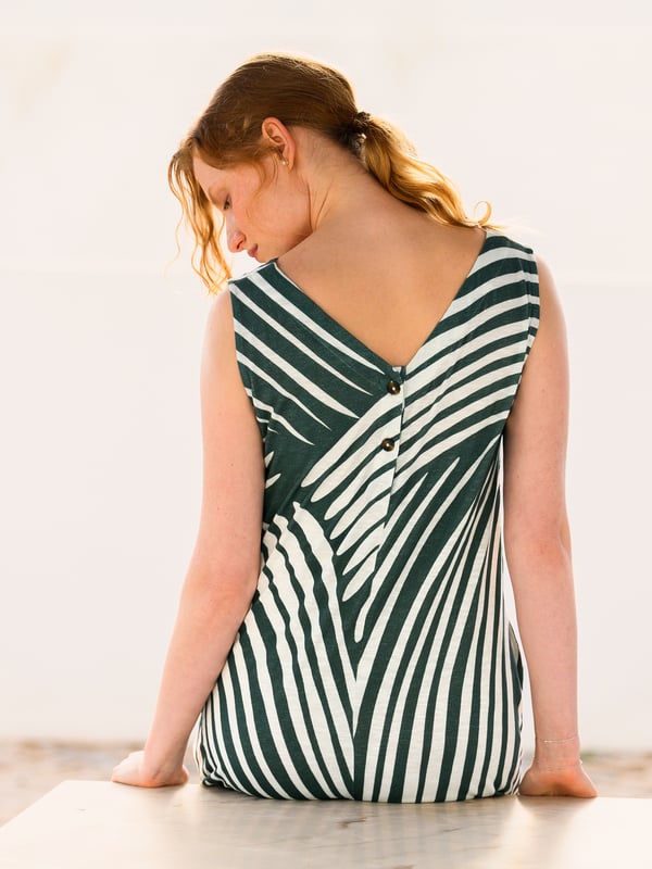 A sleeveless midi with a soft V neckline, this dress has a side seam pocket detail and a back hem split for added movement. The slub texture lends a casual touch, ideal for warm weather layering or simple styling.