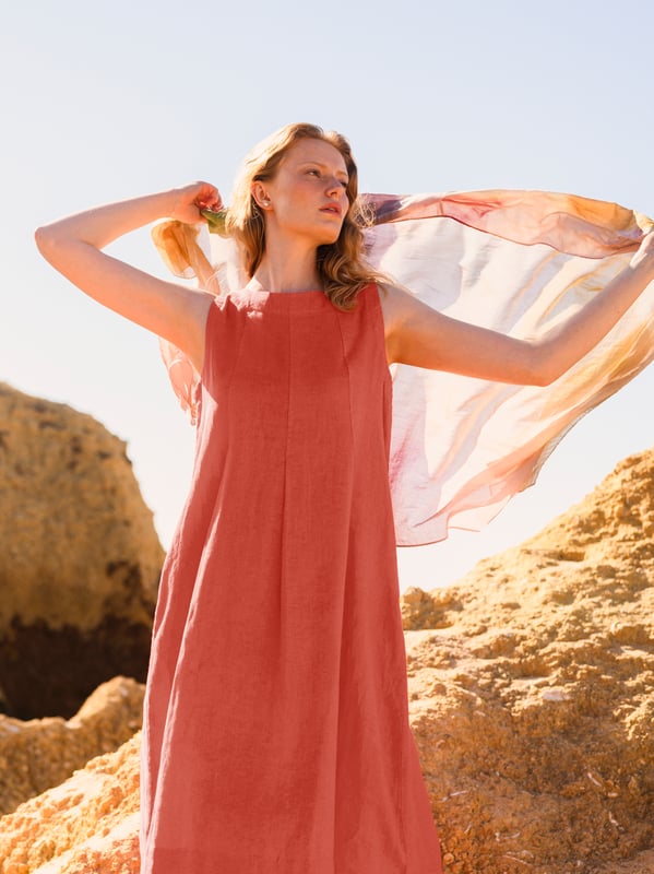 A relaxed midi dress with a round neckline, this piece has a flattering flared silhouette accented by soft pleat details. Finished with a unique coconut button shoulder opening, it’s a light, flowing option for everyday wear.