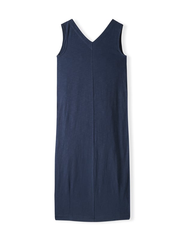 A sleeveless midi with a soft V neckline, this dress has a side seam pocket detail and a back hem split for added movement. The slub texture lends a casual touch, ideal for warm weather layering or simple styling.