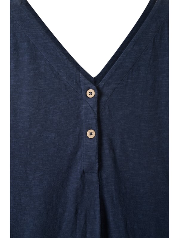 A sleeveless midi with a soft V neckline, this dress has a side seam pocket detail and a back hem split for added movement. The slub texture lends a casual touch, ideal for warm weather layering or simple styling.