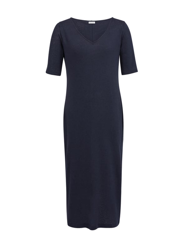 Linen Blend V Neck Midi Dress offers a new dress shape in our classic linen and  cotton blend jersey, which features a beautiful textured slub in the fabric. The cocoon-shaped dress with half-length slim-fitting sleeves and a split in the back centre hem offers ease of movement. Featuring practical pockets in the side seams and a flattering midi length, this dress offers an elegant and classic addition to your wardrobe.