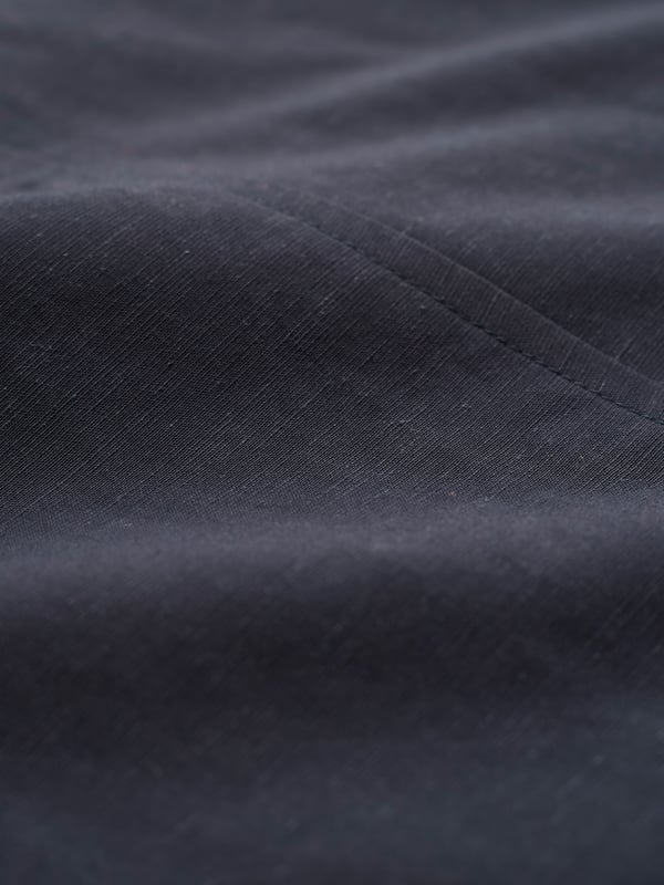 With a collared neckline and flattering swing shape, this dress is designed for effortless style. The half-length sleeves provide added comfort, while the blend of viscose and linen ensures a soft feel, perfect for both casual wear or occasions.