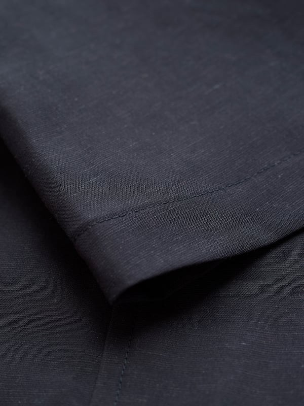 With a collared neckline and flattering swing shape, this dress is designed for effortless style. The half-length sleeves provide added comfort, while the blend of viscose and linen ensures a soft feel, perfect for both casual wear or occasions.