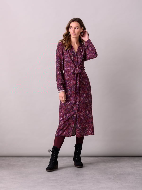 This midi shirt dress embodies our signature aesthetic, featuring a collared neckline and a flattering self-tie detail. With convenient side pockets, it offers a button-through closure crafted from a viscose blend, giving a flattering drape.Made in Romania.