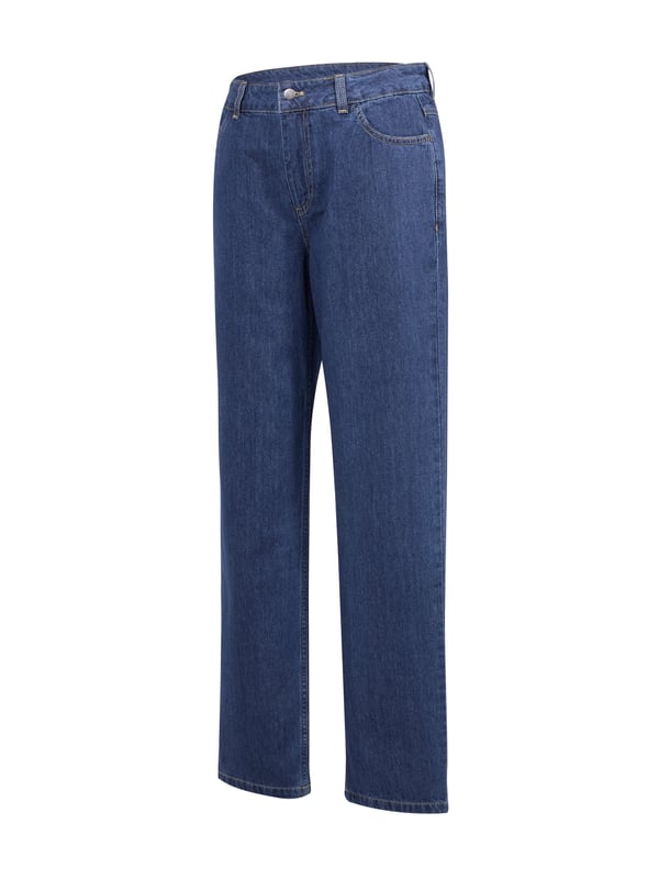 Crafted from 100% cotton denim, these straight-leg jeans feature a mid-rise waist and a classic straight leg silhouette. Complete with traditional denim five-pocket styling, they are an easy wear, with timeless versatility.