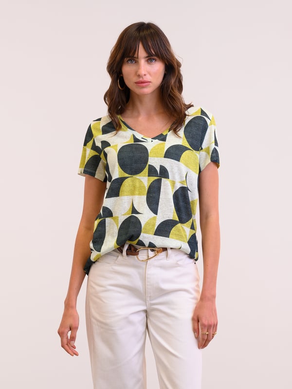 Effortless style meets comfort in our Linen Blend;V Neck T-Shirt. Made from our classic linen and  cotton blend jersey, it features a beautiful textured slub in the fabric. With an elegant V neckline and set-in short sleeves, it offers an easy fit for your daily wear. Whether you're dressing up or down, this T-shirt is a timeless addition to your wardrobe.