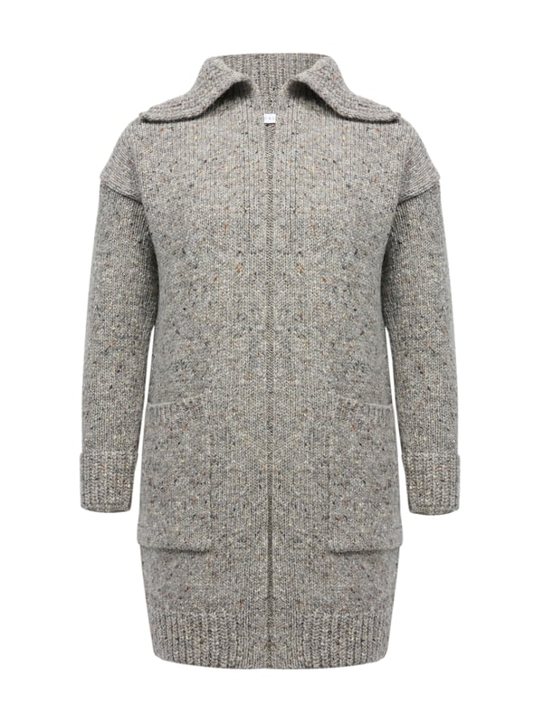 The Donegal longline coatigan is the perfect mix between a coat and a cardigan, thanks to the chunkier weight Donegal yarn that it is knitted from. With its statement shawl collar, edge to edge styling and longer length you can wear it both outside and in, depending on what the Great British weather throws your way. Details include patch pockets and a ribbed collar and cuffs.