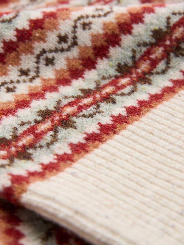 This jumper has been expertly dyed and spun in Europe, it's cut to a neater fit which works so well with the chunky knit. The classic Fair Isle motif plays around the seamless yoke and is mirrored at the hemline for a balanced effect that's right at home with your most loved worn denim.
