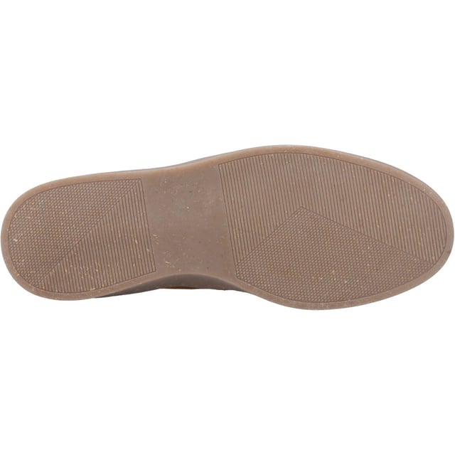 Classic style meets comfort in the Rory, with a suede upper, adjustable lace up fastening and memory foam insole, and a lightweight flexible outsole