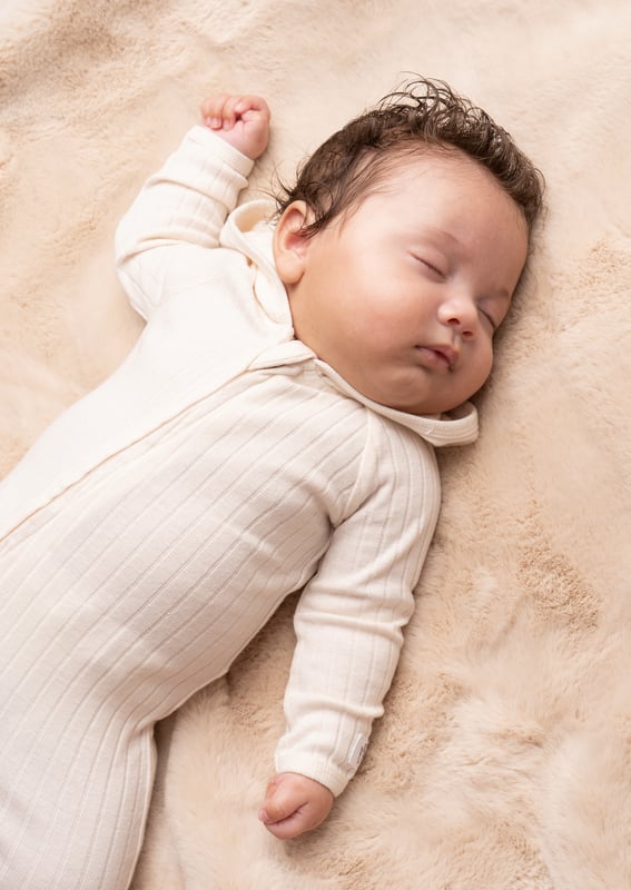 Introduce your little ones to the whimsical world of rabbits with this charming neutral rib baby grow. featuring a rabbit ear design and even a tail for extra cuteness! Crafted with care and comfort in mind. it's the perfect combination of style and comfo.