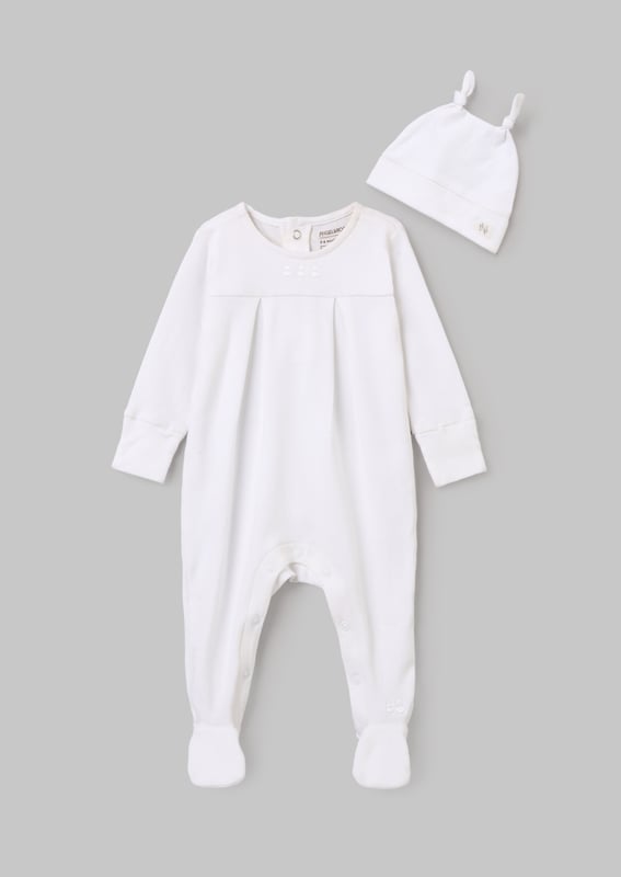 Marcel White Organic cotton collar babygrow Hello little one! This super soft sleepsuit is designed to keep baby warm and cosy. The adorable style is adorned with cute collar and pleat detail. and has been thoughtfully designed with enclosed feet. fold over mitts and no scratchy neck label. making.