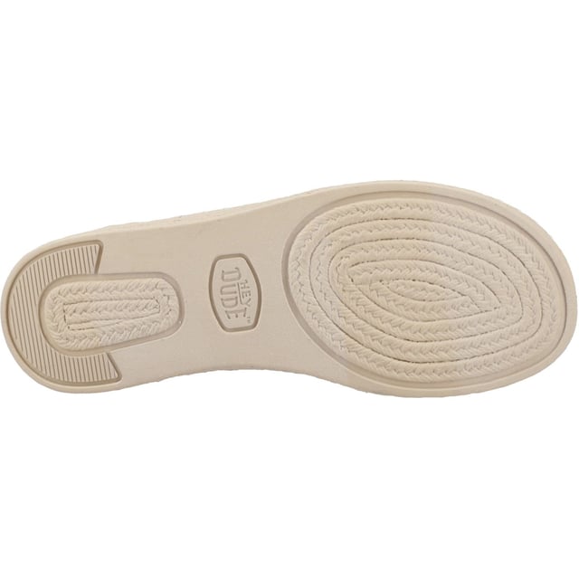 Het strand roept en wij hebben het antwoord: Wendy Espadrille Retro Palm. Deze zonovergoten nieuwe favorieten beschikken over een chunky geweven bovenkant en een coole gemodelleerde espadrille geïnspireerde zool die je van de promenade naar de strandbar laat cruisen.