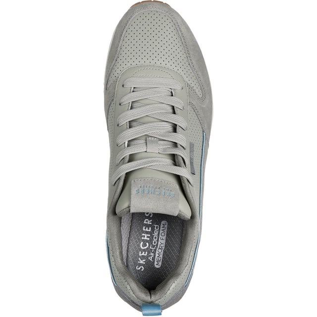 Sportieve verfijnde stijl ontmoet comfort in de Skechers Street Uno - Stacre 2.0. Deze veterschoen heeft een bovenwerk van suede en duraleather, met een Skechers Air-Cooled Memory Foam zool en een zichtbare Skech-Air luchtkussen middenzool.