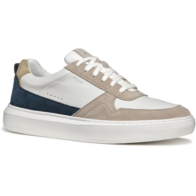 Comfortable and breathable, Deiven is a low-cut sneaker for men with a contemporary aesthetic and city vibe. It has an upper in suede and printed leather and will be the ideal way to energise everyday dressing with some active energy.