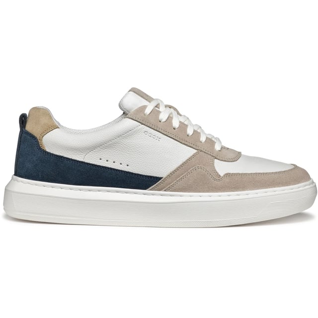 Comfortable and breathable, Deiven is a low-cut sneaker for men with a contemporary aesthetic and city vibe. It has an upper in suede and printed leather and will be the ideal way to energise everyday dressing with some active energy.