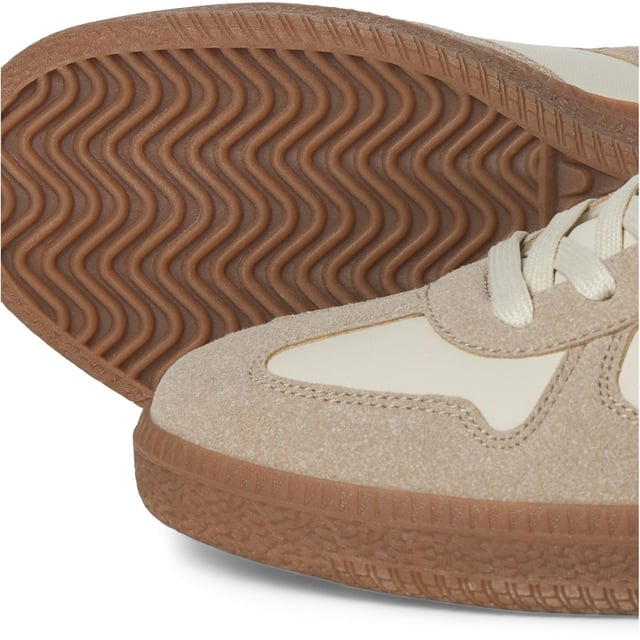 Jack & Jones Valencia Polyurethane Men's Fog Savannah Tan Trainers Complete your outfit with cool footwear easy to match with your wardrobe favourites and get ready for anything from everyday activities to weekend outings