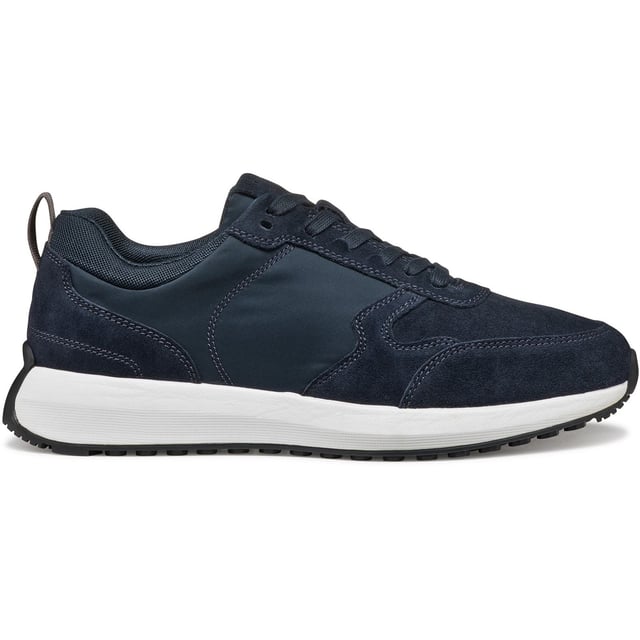 Volpiano ist ein Laufschuh mit modernem urbanen Design, der sowohl Komfort als auch Atmungsaktivität bietet. Mit einem aktiven Gefühl und einem eleganten Erscheinungsbild wurde er aus Wildleder und Stoff gefertigt und wird lässige Outfits sofort aufwerten.
