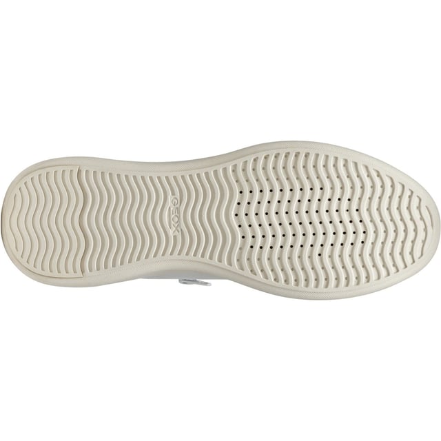 Sunnetty ist ein atmungsaktiver, bequemer Sneaker für Frauen mit einer makellosen Ästhetik und einem lässigen, jedoch raffinierten Gefühl. Gefertigt aus einer Mischung aus mattem und perlmuttartigen Nubukleder-Effektmaterial, ist er mit einem Metallelement verziert.