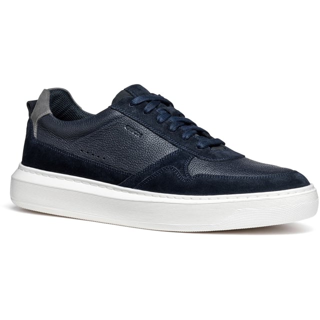 Comfortable and breathable, Deiven is a low-cut sneaker for men with a contemporary aesthetic and city vibe. It has an upper in suede and printed leather and will be the ideal way to energise everyday dressing with some active energy.