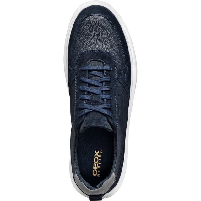Comfortable and breathable, Deiven is a low-cut sneaker for men with a contemporary aesthetic and city vibe. It has an upper in suede and printed leather and will be the ideal way to energise everyday dressing with some active energy.