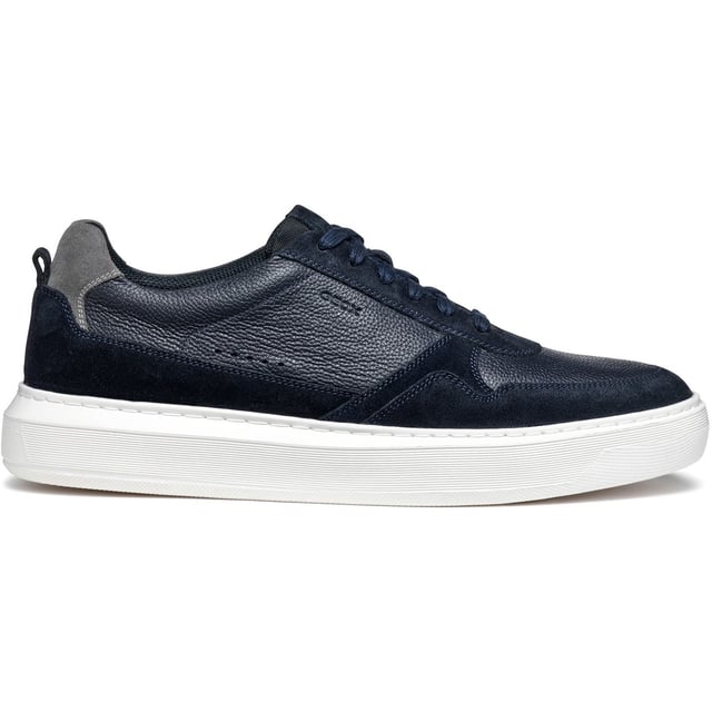 Comfortable and breathable, Deiven is a low-cut sneaker for men with a contemporary aesthetic and city vibe. It has an upper in suede and printed leather and will be the ideal way to energise everyday dressing with some active energy.