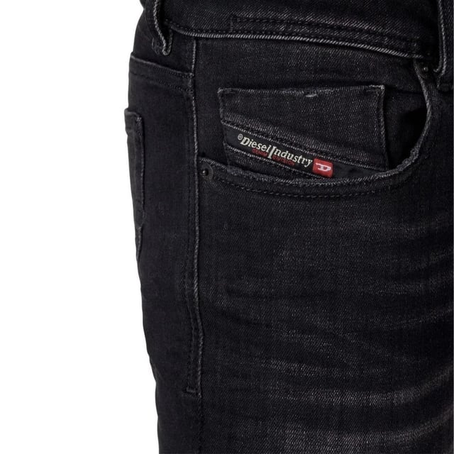 Pantalones vaqueros negros Diesel, bragueta de botones, 95% algodón, 3% poliéster, 2% elastano, corte ceñido, marca Diesel